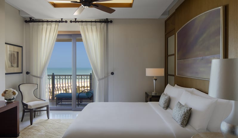 middle-east-holidays-abu-dhabi-st-regis-saadiyat-island-resort-hotel-astor- suite-bedroom